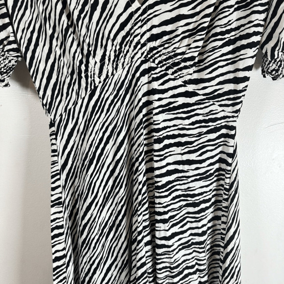 Faithfull The Brand Marie Louise Midi Dress Blance Zebra Animal Print Size US 2 - Picture 5 of 16